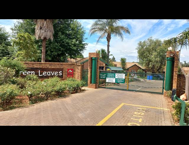 2 BEDROOM TOWNHOUSE RENTED IN MORELETA PARK